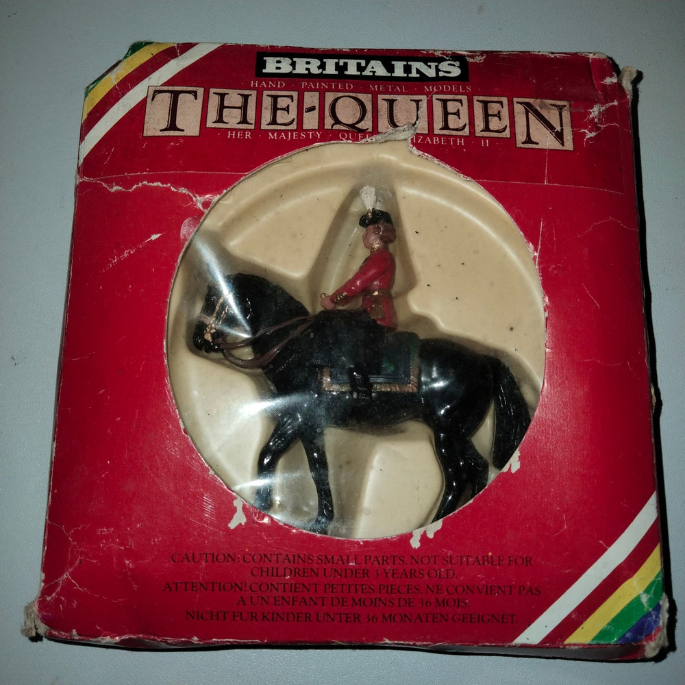 The Queen Britains Metal-Model 7232 Hand Painted on Horseback